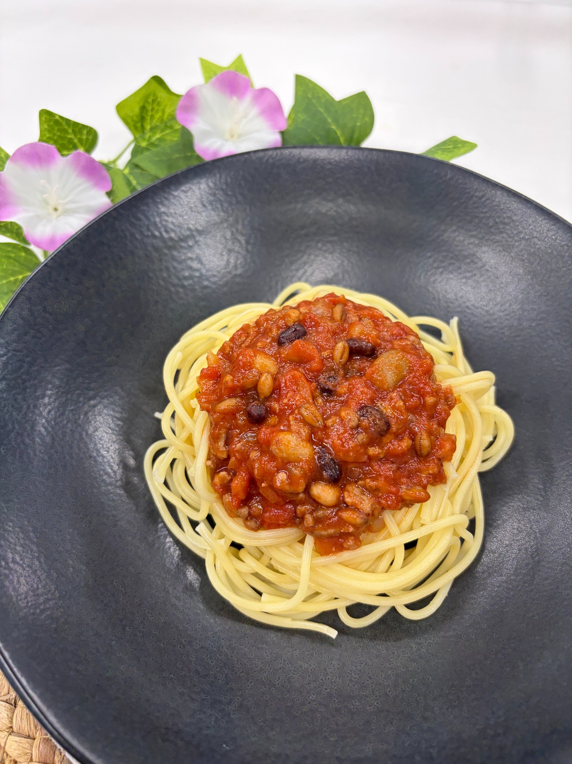 ぷちぷち食感がくせになる　大麦と豆のミートスパ
